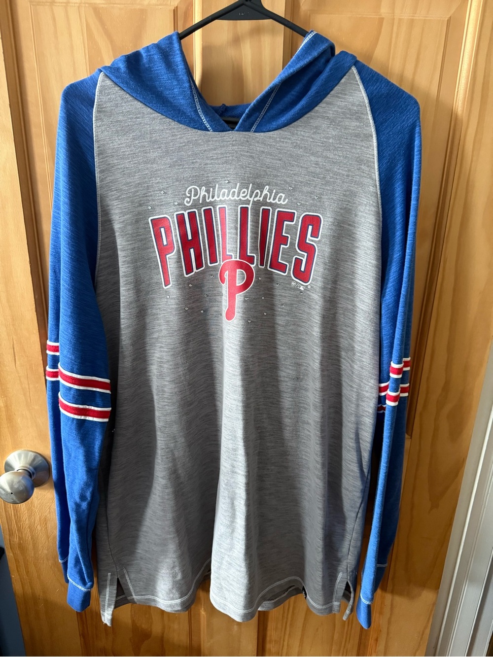 Like New, Women’s Size XXL Philadelphia Phillies Brand ‘47 Hoodie With Gem Stone